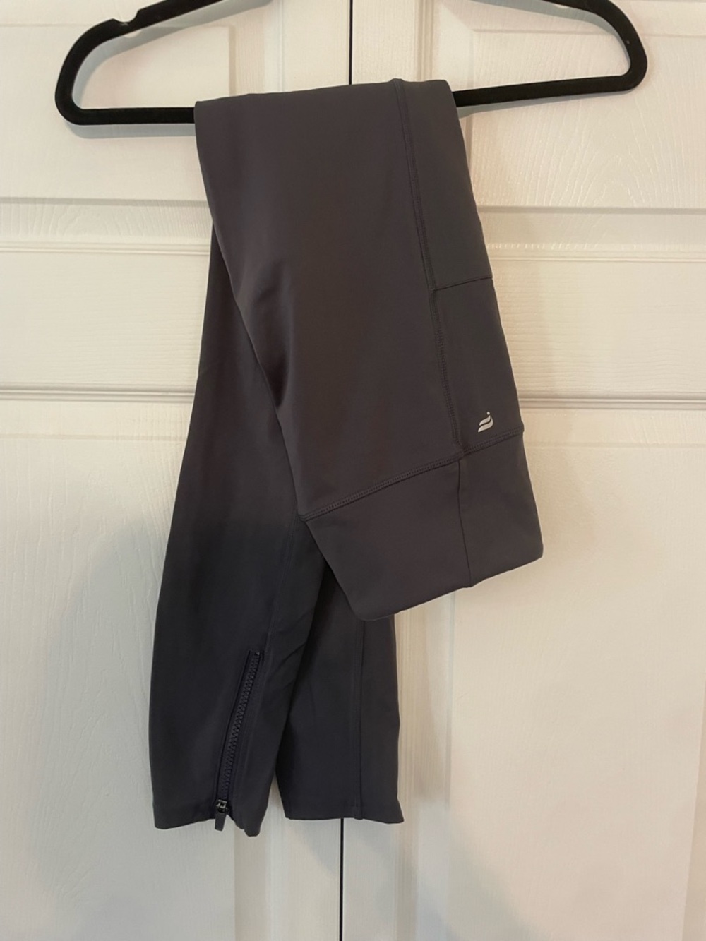 Fabletics Athletic Performance Leggings in Charcoal Gray